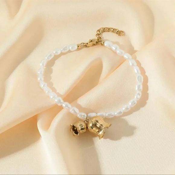 Anthropologie Freshwater Pearl Gold and White Beaded Bracelet - Picture 3 of 10